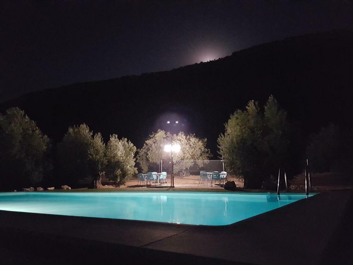 Apartamentos Rurales La Dehesa Del Acebuche Jaen Luaran gambar